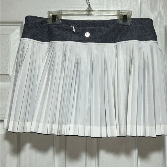 Lululemon Pleat To Street Skirt II White / Heathered Slate - Size 8 - Picture 4 of 10